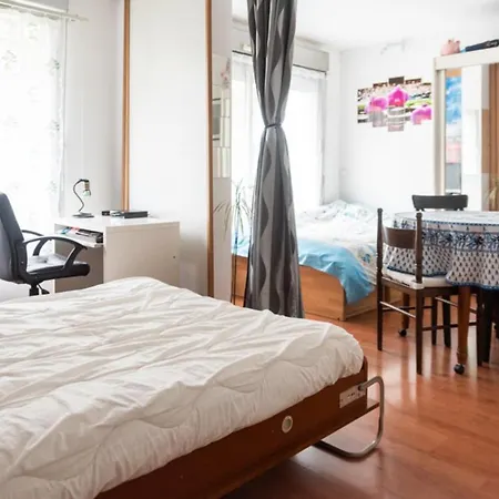 Apartment Charming Studio Near Buttes-chaumont Paris